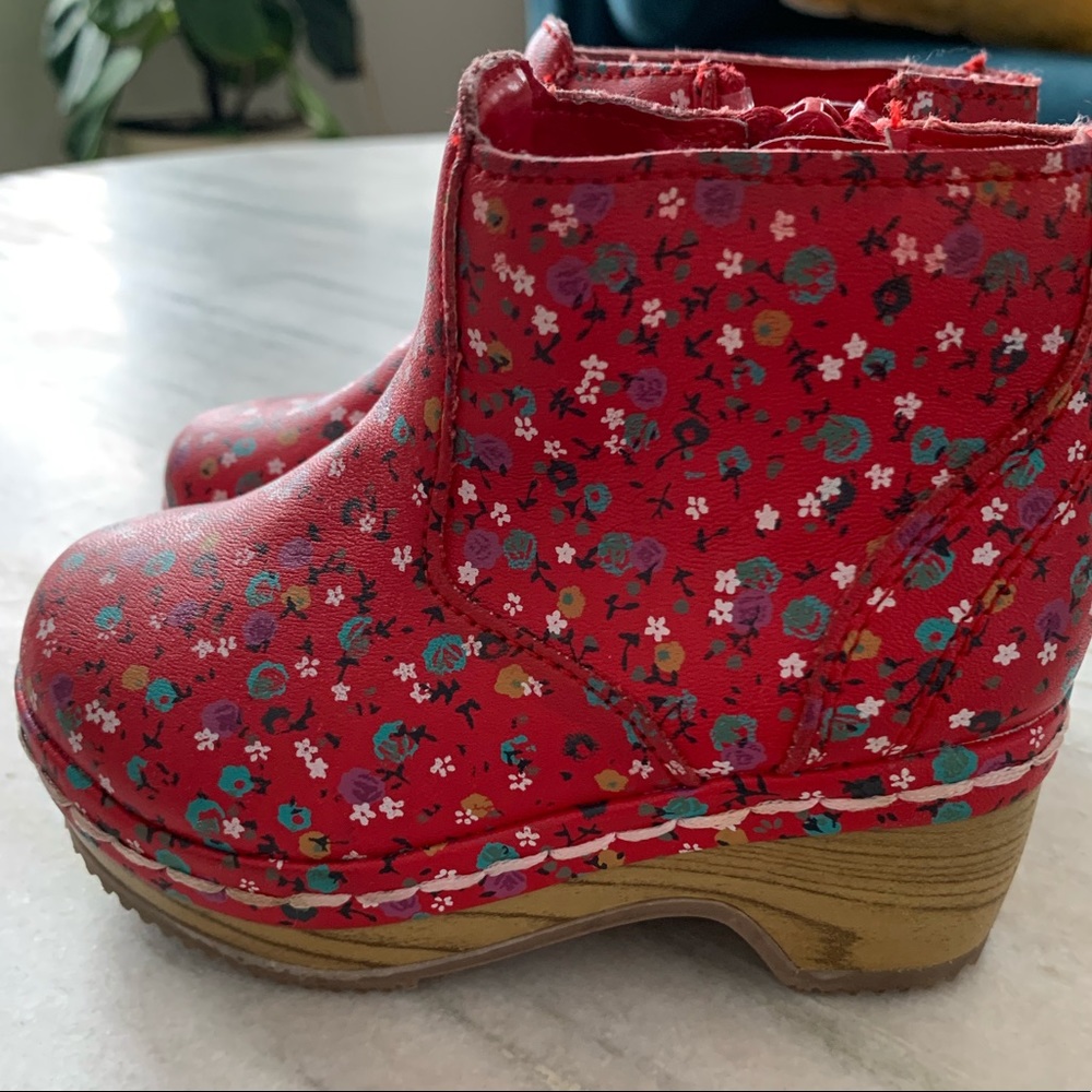 Genuine kids red floral clogs boots size 6